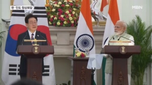 '국빈방문' 이 대통령, 모디 총리와 정상회담…이재용 회장과 셀카도