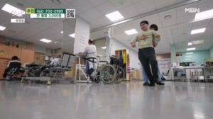 재활 운동을 하는 아들