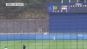 [오늘의 장면] 안현민 첫 타석부터 홈런